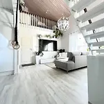 Hopea Villa, Vuokatin Ytimessae Sisaeltyy Sauna, Ilmainen Pysaekoeinti, Wi-fi, 55smarttv, Omapiha, Sopii Perheille Casa vacanze Vuokatti