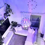Hopea Villa, Vuokatin Ytimessae Sisaeltyy Sauna, Ilmainen Pysaekoeinti, Wi-fi, 55smarttv, Omapiha, Sopii Perheille *