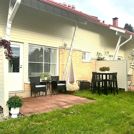 Hopea Villa, Vuokatin Ytimessae Sisaeltyy Sauna, Ilmainen Pysaekoeinti, Wi-Fi, Iso 75Smarttv, Omapiha, Sopii Perheille, Parvellinen Tilava Kaksio, 1X 160Cm Saenky, 2X 120Cm Saenky *