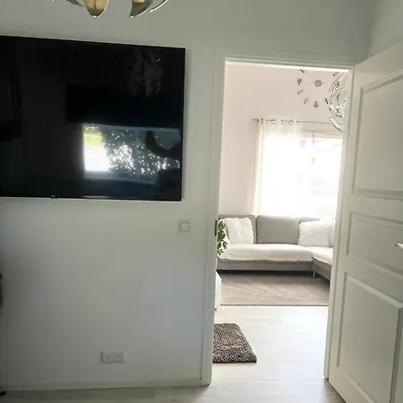 Vakantiehuis Hopea Villa, Vuokatin Ytimessae Sisaeltyy Sauna, Ilmainen Pysaekoeinti, Wi-Fi, Iso 75Smarttv, Omapiha, Sopii Perheille, Parvellinen Tilava Kaksio, 1X 160Cm Saenky, 2X 120Cm Saenky *