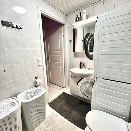 Hopea Villa, Vuokatin Ytimessae Sisaeltyy Sauna, Ilmainen Pysaekoeinti, Wi-fi, Iso 75smarttv, Omapiha, Sopii Perheille, Parvellinen Tilava Kaksio, 1x 160cm Saenky, 1x 160cm Vuode Sohva, 2x 120cm Saenky * Vuokatti