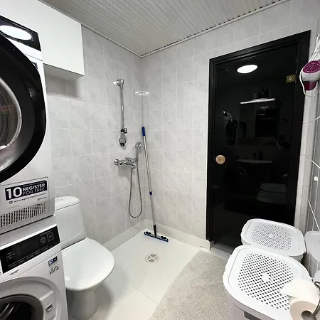 Hopea Villa, Vuokatin Ytimessae Sisaeltyy Sauna, Ilmainen Pysaekoeinti, Wi-fi, Iso 75smarttv, Omapiha, Sopii Perheille, Parvellinen Tilava Kaksio, 1x 160cm Saenky, 1x 160cm Vuode Sohva, 2x 120cm Saenky Vakantiehuis *