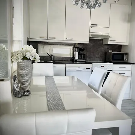 Сasa de vacaciones Hopea Villa, Vuokatin Ytimessae Sisaeltyy Sauna, Ilmainen Pysaekoeinti, Wi-fi, 55smarttv, Omapiha, Sopii Perheille Vuokatti