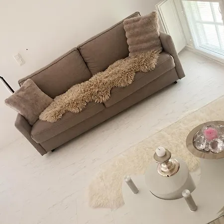 Hopea Villa, Vuokatin Ytimessae Sisaeltyy Sauna, Ilmainen Pysaekoeinti, Wi-Fi, Iso 75Smarttv, Omapiha, Sopii Perheille, Parvellinen Tilava Kaksio, 1X 160Cm Saenky, 2X 120Cm Saenky *